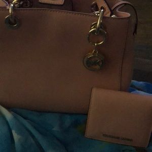 Bag with wallet to match.